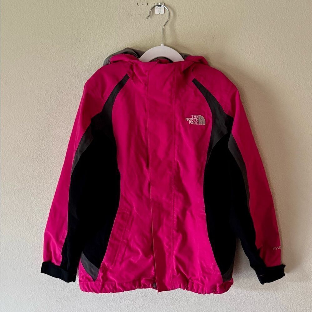 Juniors/Youth, The North Face Kids Fuchsia and Black Winter Jacket. Size Small.